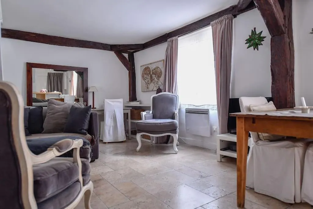 Saint-Germain-Des-Pres In Paris Apartment